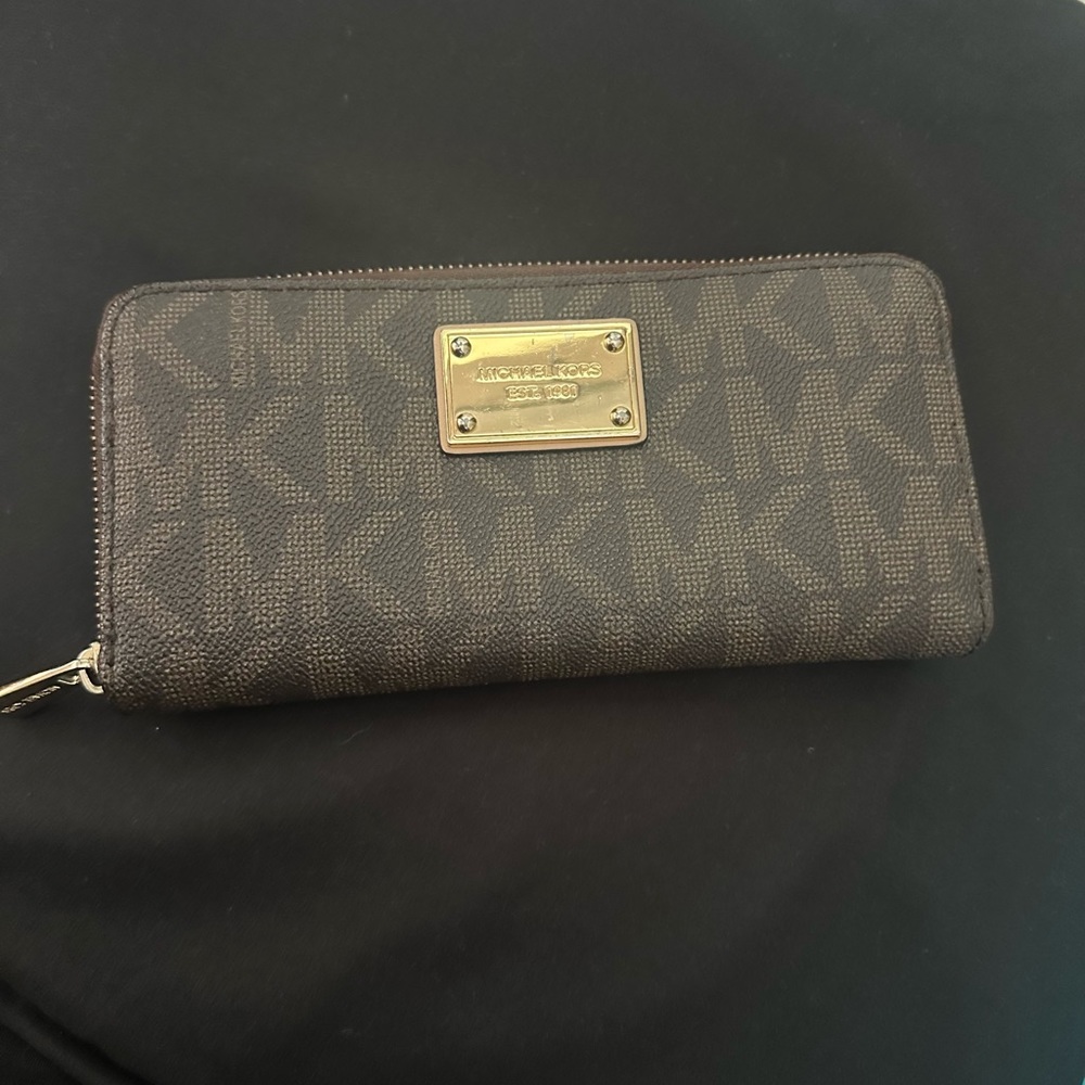 Michael Kors wallet - Picture 2 of 7